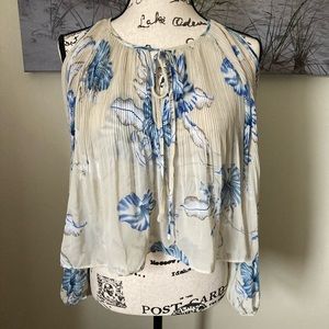 The Sang adorable open shoulder swing top, tan & blue, size small